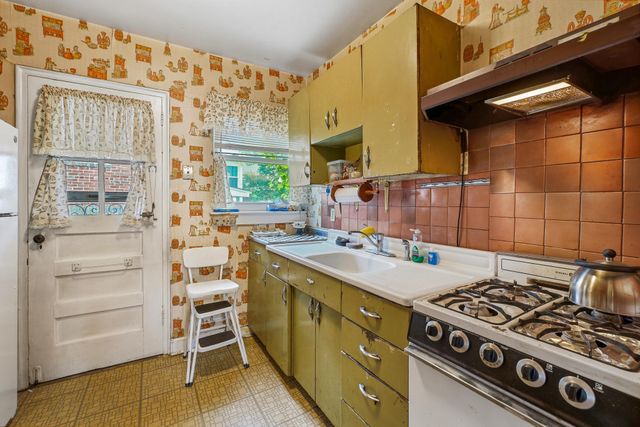 2926 IRVINGTON RD, Falls Church, VA 22042