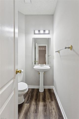 906 Nicklaus DR, Newport News, VA 23602