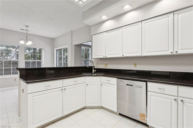 906 Nicklaus DR, Newport News, VA 23602