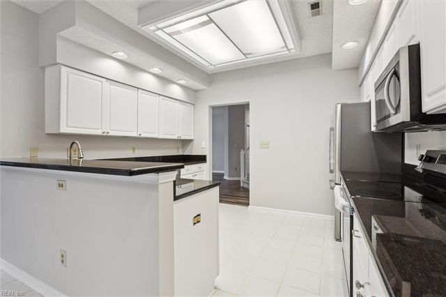 906 Nicklaus DR, Newport News, VA 23602