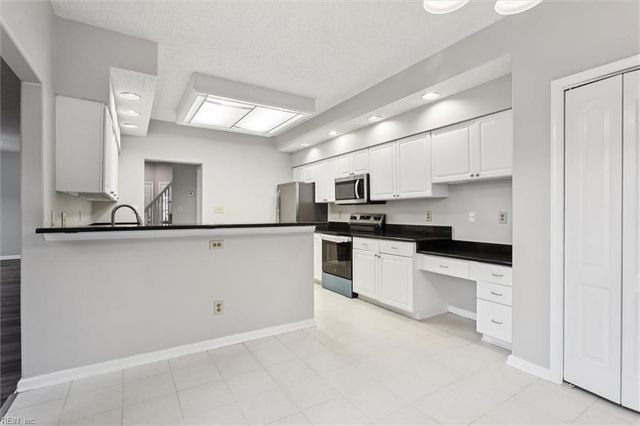 906 Nicklaus DR, Newport News, VA 23602