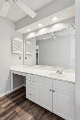 906 Nicklaus DR, Newport News, VA 23602