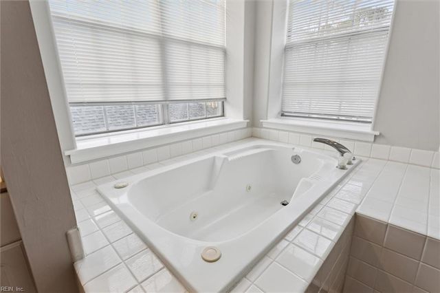 906 Nicklaus DR, Newport News, VA 23602