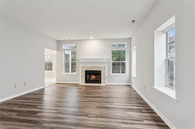 906 Nicklaus DR, Newport News, VA 23602