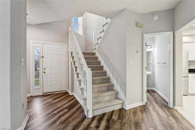 906 Nicklaus DR, Newport News, VA 23602