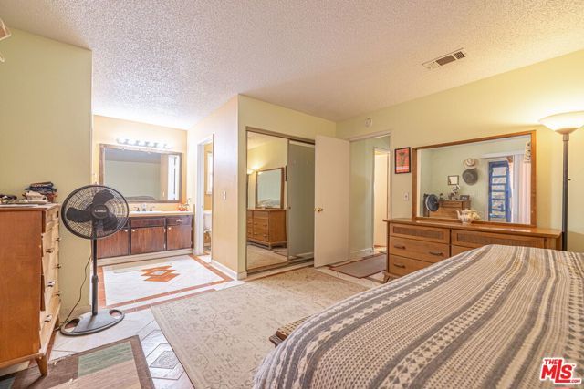 38625 159th Street, Lake Los Angeles, CA 93591
