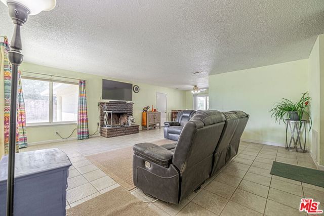 38625 159th Street, Lake Los Angeles, CA 93591