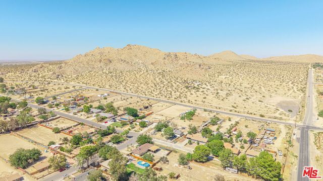 38625 159th Street, Lake Los Angeles, CA 93591