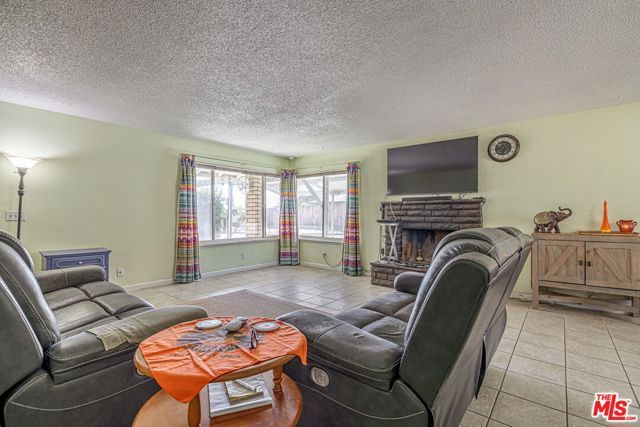 38625 159th Street, Lake Los Angeles, CA 93591