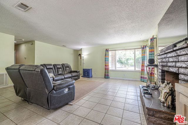 38625 159th Street, Lake Los Angeles, CA 93591