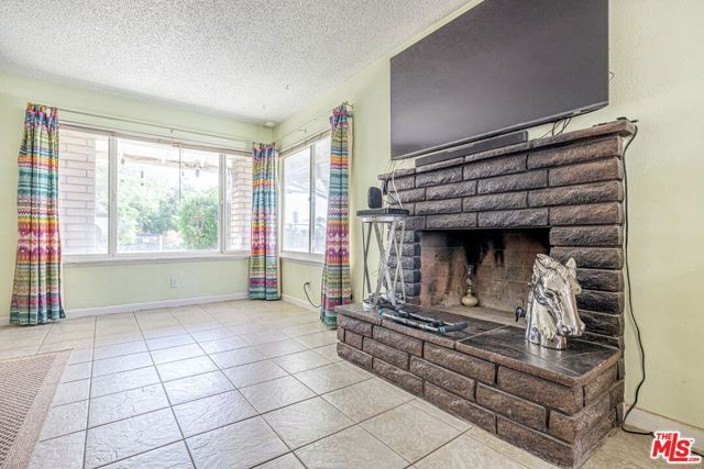 38625 159th Street, Lake Los Angeles, CA 93591