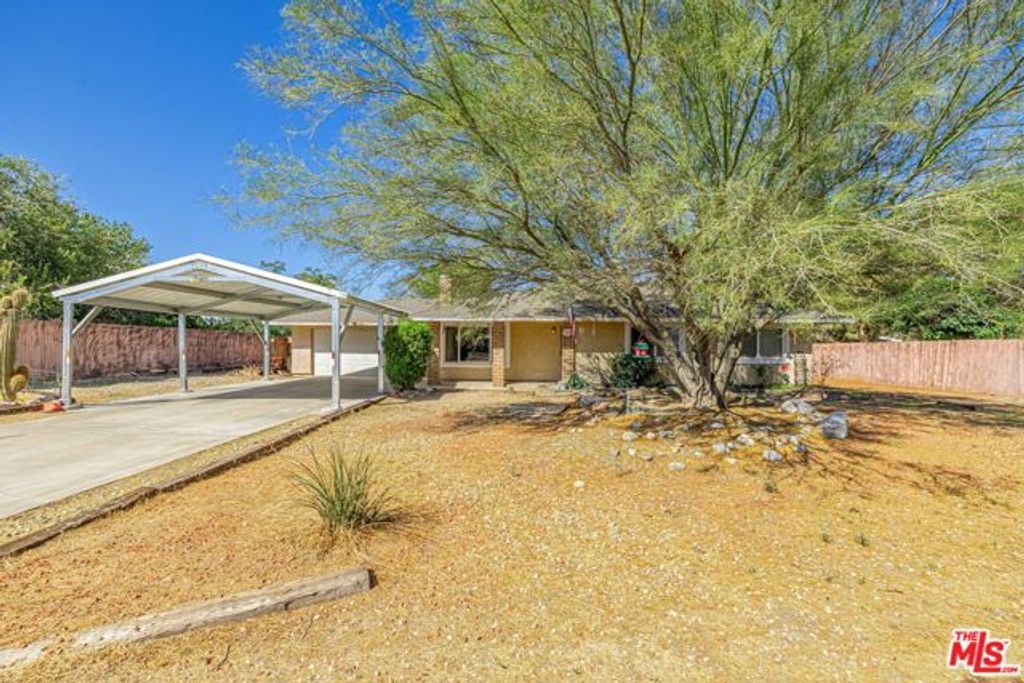 38625 159th Street, Lake Los Angeles, CA 93591