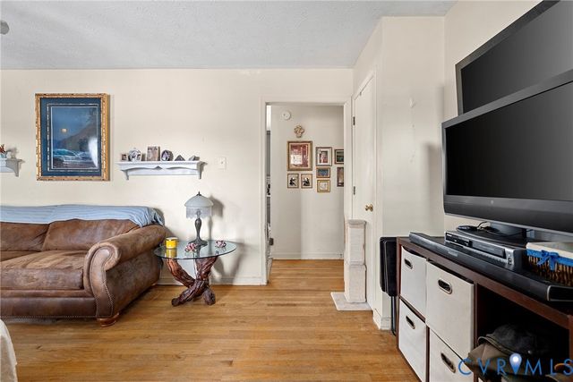 155 Oak Springs Dr, Aylett, VA 23009