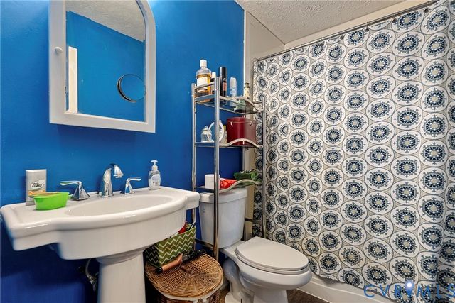 155 Oak Springs Dr, Aylett, VA 23009