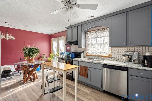 155 Oak Springs Dr, Aylett, VA 23009