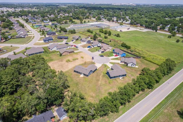 5538 S Victoria Ct, Wichita, KS 67216