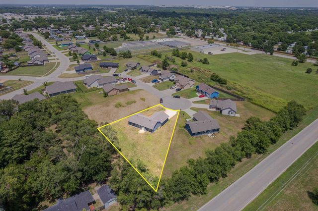 5538 S Victoria Ct, Wichita, KS 67216