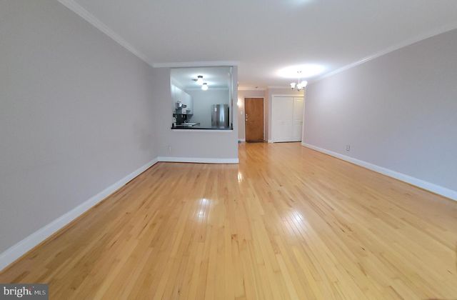 46 TOWNSHIP LINE RD #305, Elkins Park, PA 19027