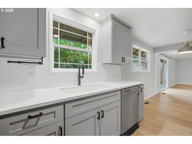 12955 Sw 22ND St, Beaverton, OR 97008