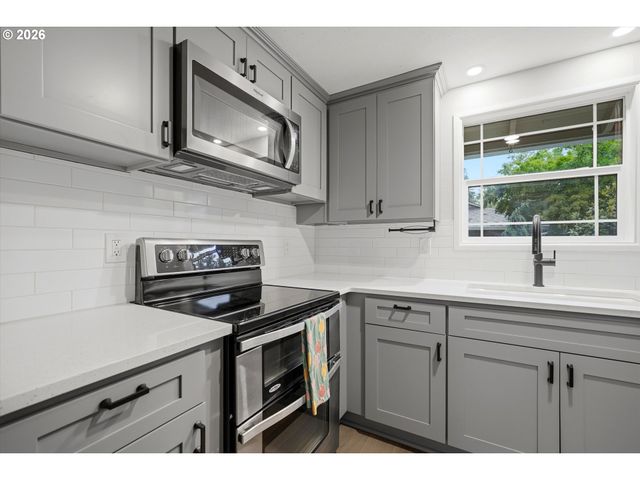 12955 Sw 22ND St, Beaverton, OR 97008