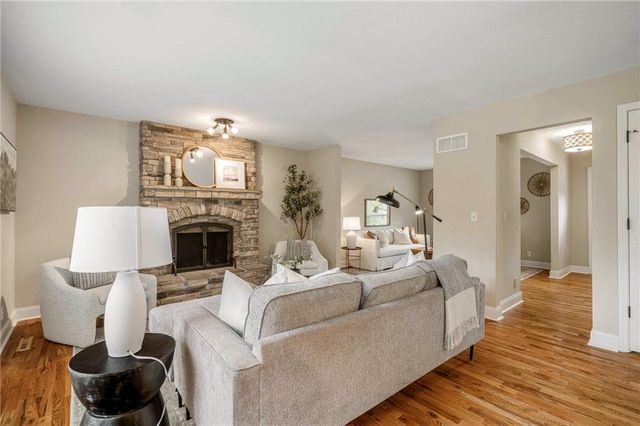 1807 S Kiowa Court, Olathe, KS 66062