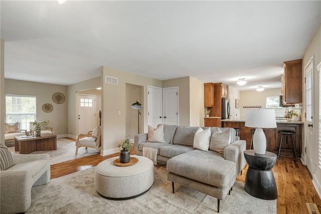 1807 S Kiowa Court, Olathe, KS 66062