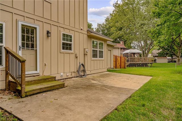 1807 S Kiowa Court, Olathe, KS 66062