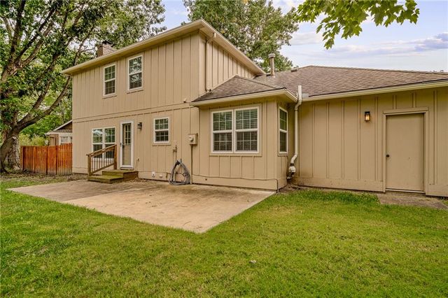 1807 S Kiowa Court, Olathe, KS 66062
