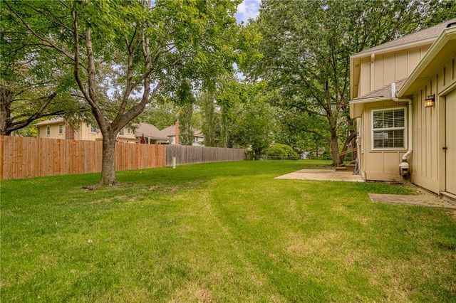 1807 S Kiowa Court, Olathe, KS 66062