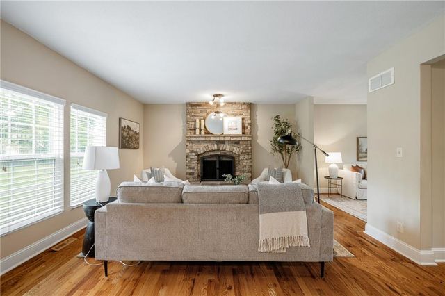 1807 S Kiowa Court, Olathe, KS 66062
