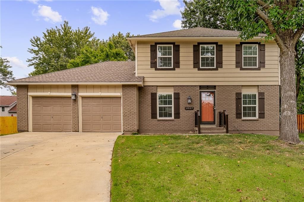1807 S Kiowa Court, Olathe, KS 66062