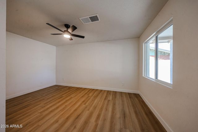 3337 W OCOTILLO Road, Phoenix, AZ 85017