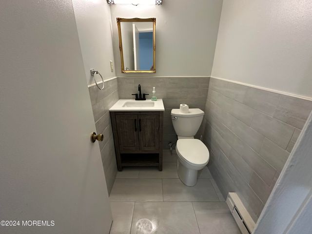 120 Amberly Drive B, Manalapan, NJ 07726
