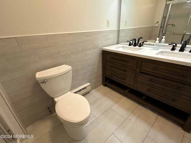 120 Amberly Drive B, Manalapan, NJ 07726