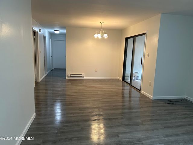 120 Amberly Drive B, Manalapan, NJ 07726