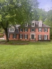 871 Cedar SW Trace, Lilburn, GA 30047