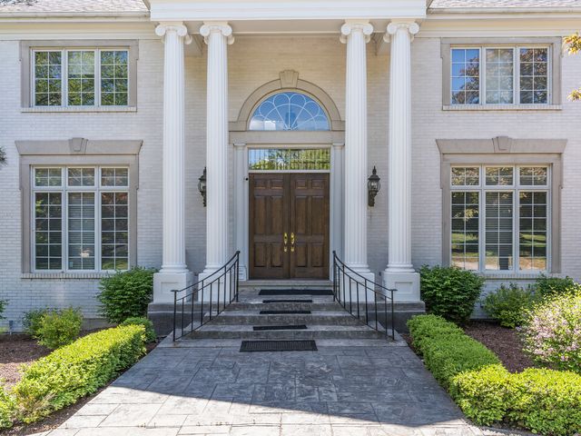 4N680 WARE WOODS Drive, St. Charles, IL 60175