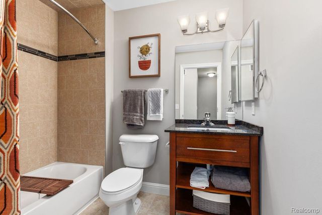 11650 Weingartz West, Utica, MI 48315