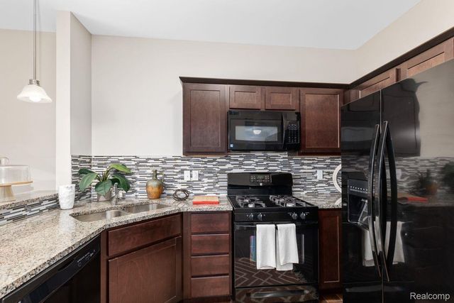 11650 Weingartz West, Utica, MI 48315