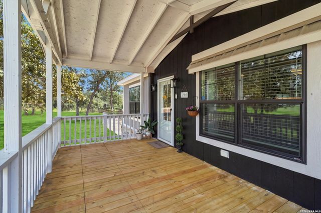 152 SYRAH ST, La Vernia, TX 78121