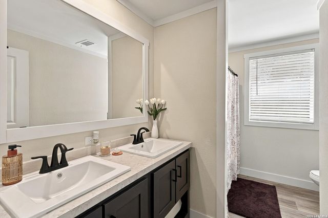 152 SYRAH ST, La Vernia, TX 78121