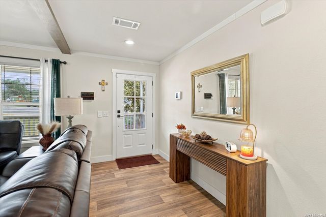 152 SYRAH ST, La Vernia, TX 78121