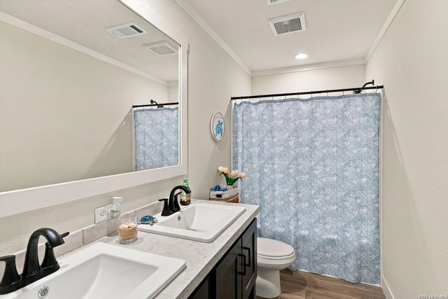 152 SYRAH ST, La Vernia, TX 78121