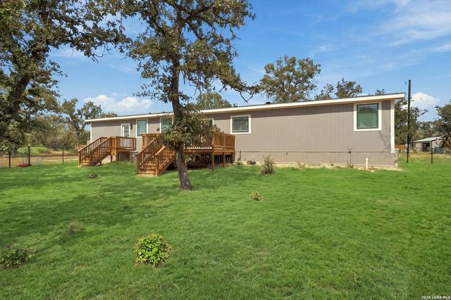 152 SYRAH ST, La Vernia, TX 78121