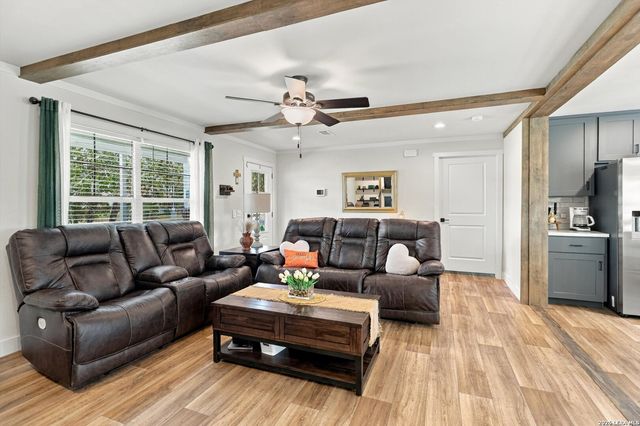 152 SYRAH ST, La Vernia, TX 78121