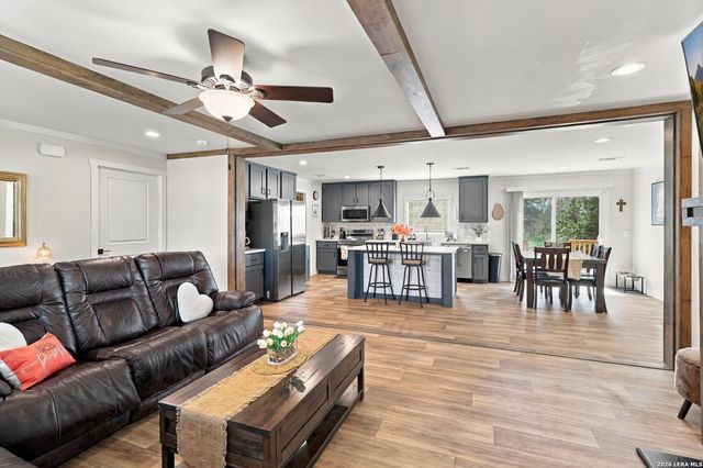152 SYRAH ST, La Vernia, TX 78121
