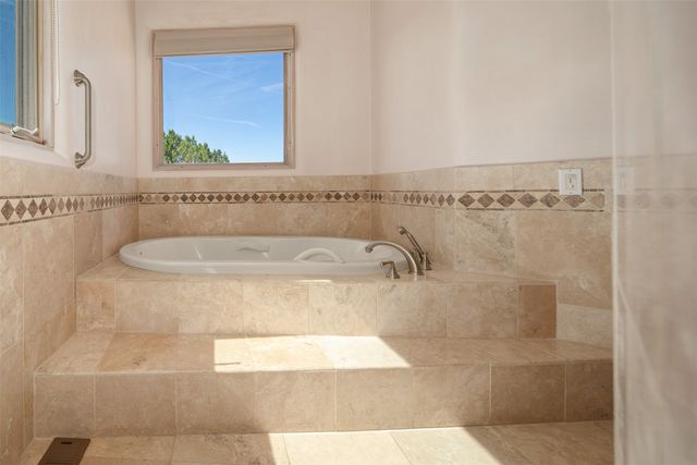 19 Black Mesa, Santa Fe, NM 87506