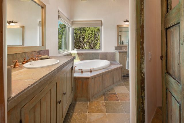 19 Black Mesa, Santa Fe, NM 87506