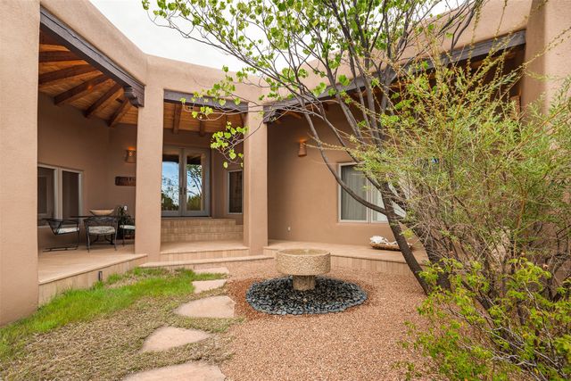 19 Black Mesa, Santa Fe, NM 87506