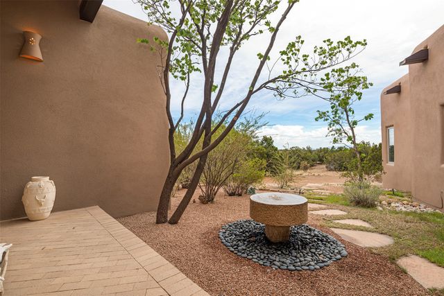 19 Black Mesa, Santa Fe, NM 87506